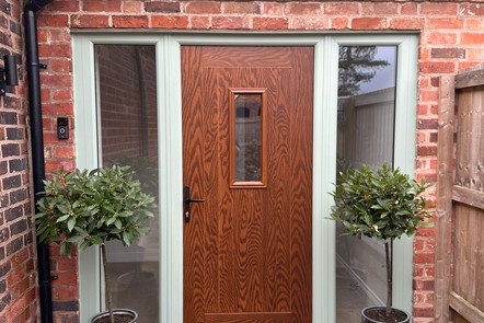 Golden Oak Cottage with Agate Side Lights, 